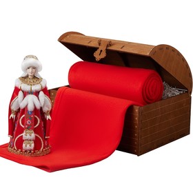 Подарочный набор: кукла фарфоровая, плед флисовый, красный